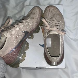 NIKE WOMENS VAPORMAX SNEAKERS